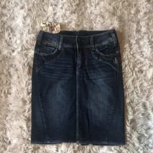 Women’s Denim Skirt NWT Size 27